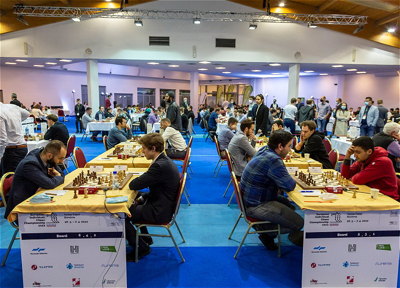 Азербайджанские шахматисты отстали от лидеров на чемпионате Европы