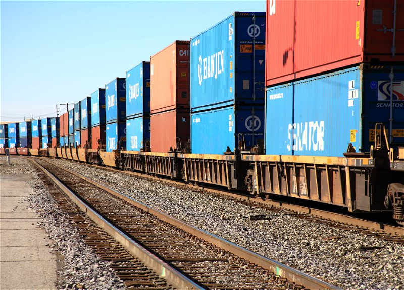 Железнодорожные перевозки грузов РФ разворачиваются с запада на восток, а также на юг через Казахстан и Азербайджан