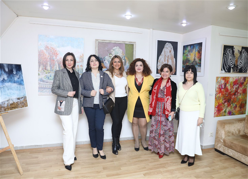 «Ослепительное прикосновение»: В Баку открылась выставка, посвященная женщинам – ФОТО