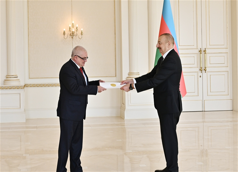 Ильхам Алиев принял верительные грамоты нового посла Кубы - ФОТО