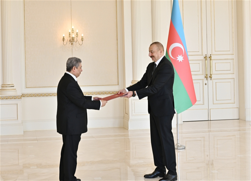 Ильхам Алиев принял верительные грамоты нового посла Египта - ФОТО