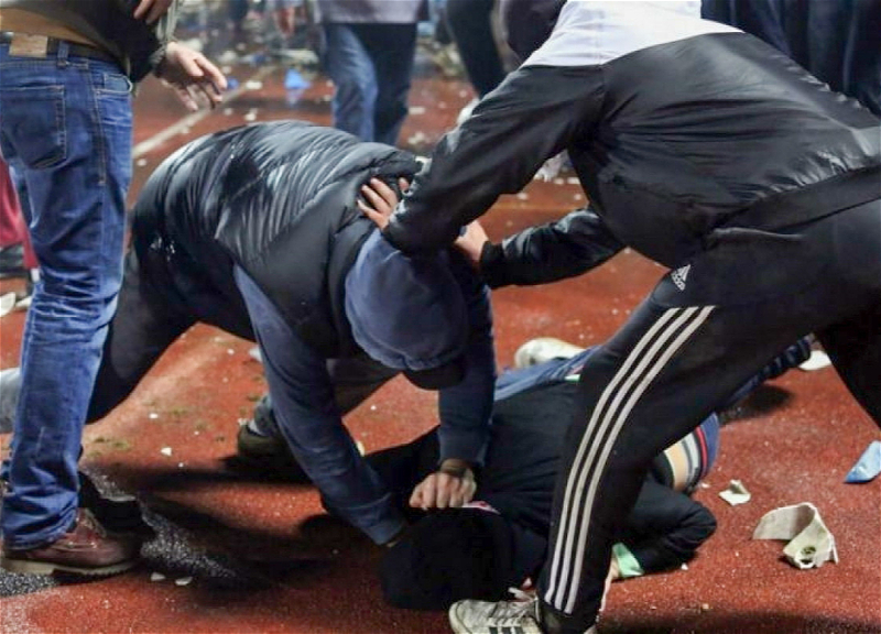 Bakıda bir qrup gənc iki nəfəri döyüb