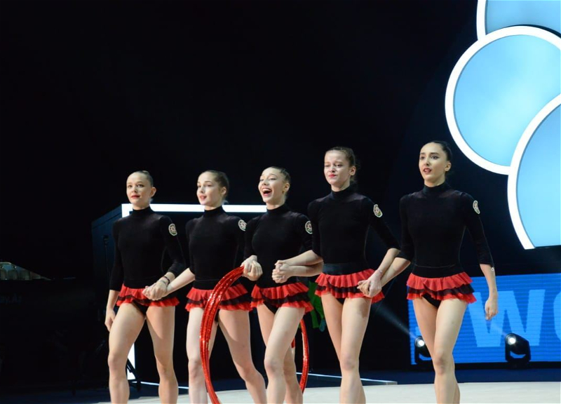 Команда Азербайджана заняла первое место в групповых упражнениях с пятью обручами на Кубке мира в Баку - ФОТО