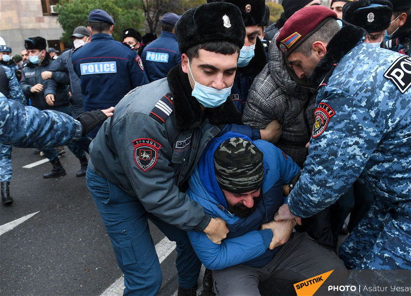 В Армении задерживают участников акций, требующих отставки Пашиняна