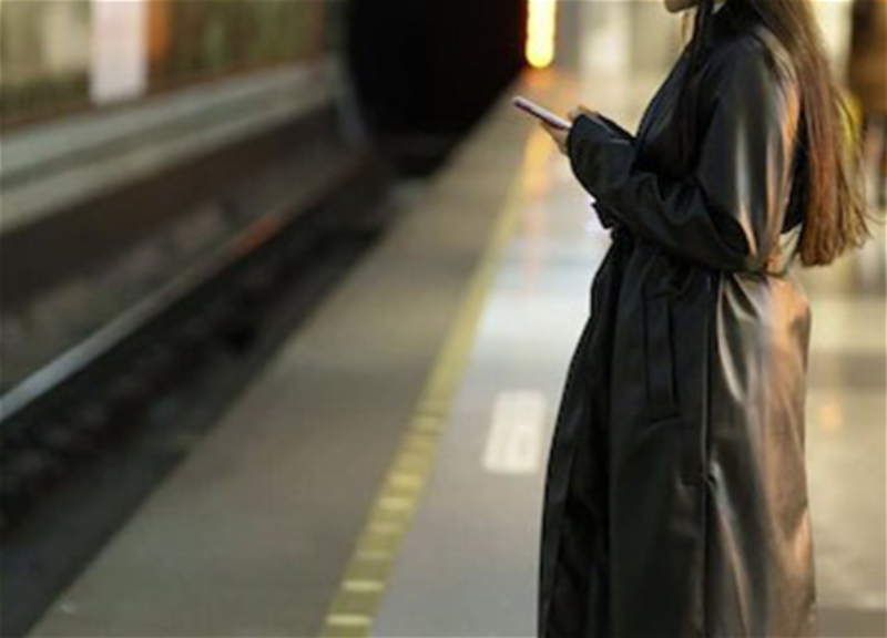 Спрыгнувшие на рельсы метро девушки хотели снять видео для соцсети