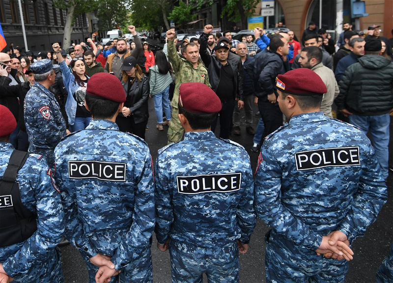 Оппозиция Армении начала шествие по центральным улицам Иревана