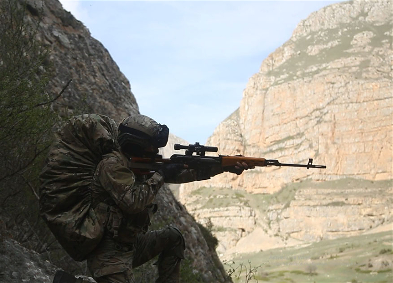 Азербайджанский спецназ проводит тактико-специальные учения - ВИДЕО