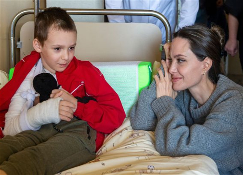 Стало известно, кто стоял за визитом Анджелины Джоли в Украину – ФОТО