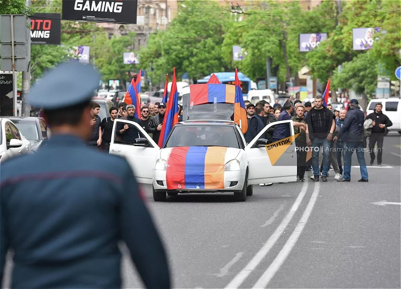 В Иреване задержали несколько десятков участников шествия оппозиции
