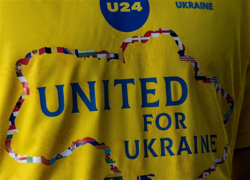 Ukrayna millisinin formasında Azərbaycan bayrağı təsvir olunub