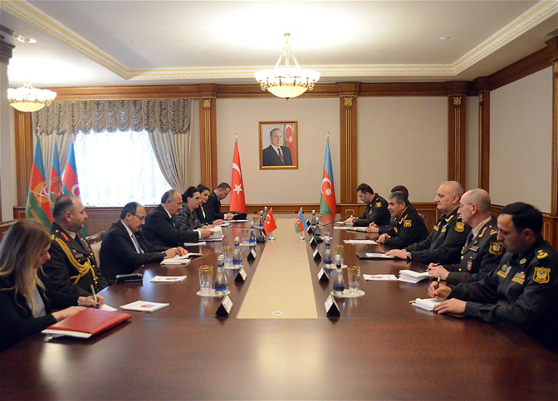 Азербайджан и Турция обсуждают развитие сотрудничества в сфере обороны - ФОТО