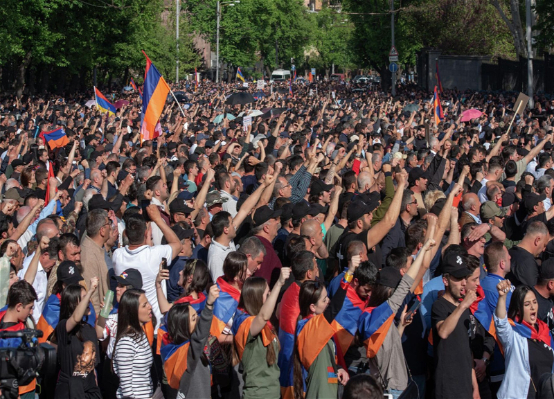 Армянская оппозиция начала очередное шествие в центре Иревана