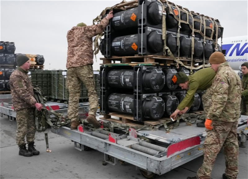 США могут приостановить поставки вооружения в Украину, заявили в Госдепе