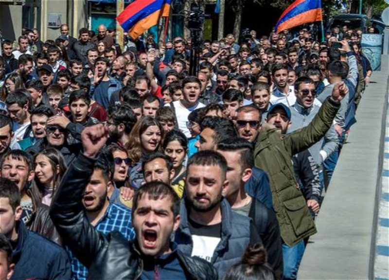 Оппозиция в Армении, не думая о тяжких для своей страны последствиях, заводит переговоры с Баку в тупик