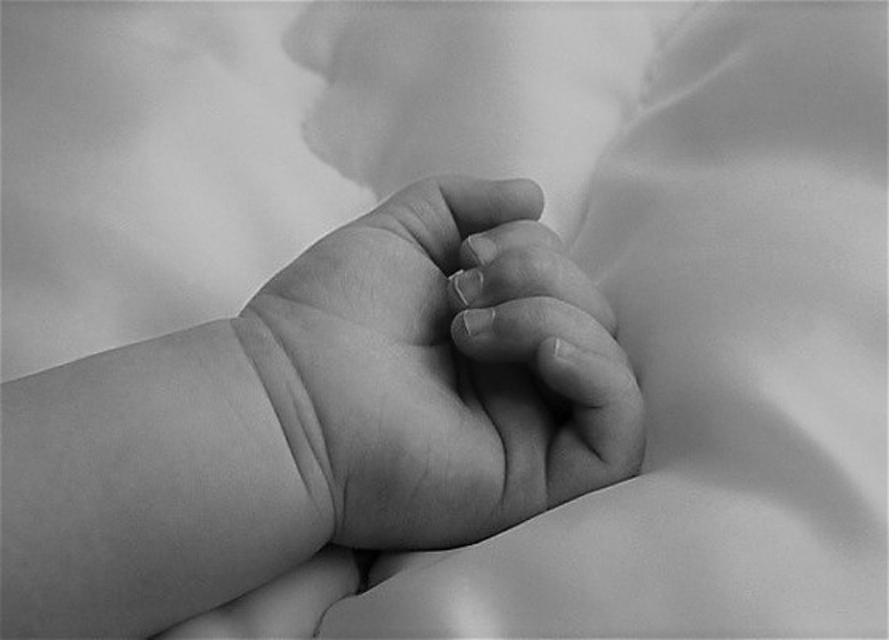 В Баку на улице нашли разложившееся тело новорожденного ребенка