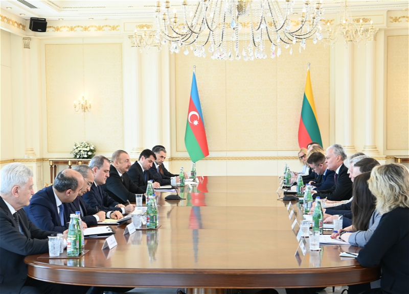 Прошла встреча президентов Азербайджана и Литвы в расширенном составе