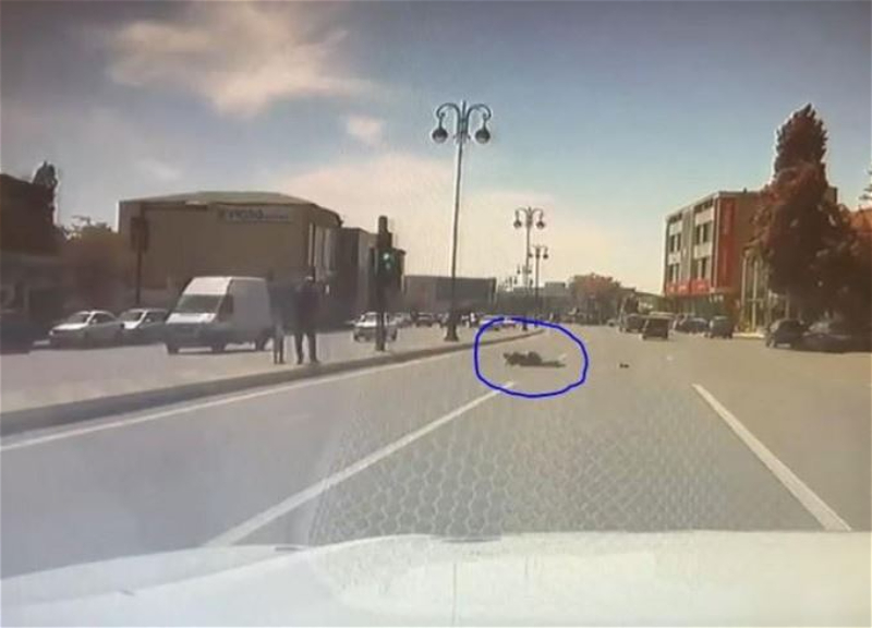 В Баку автомобиль дорожной полиции сбил женщину? – Комментарий МВД – ВИДЕО