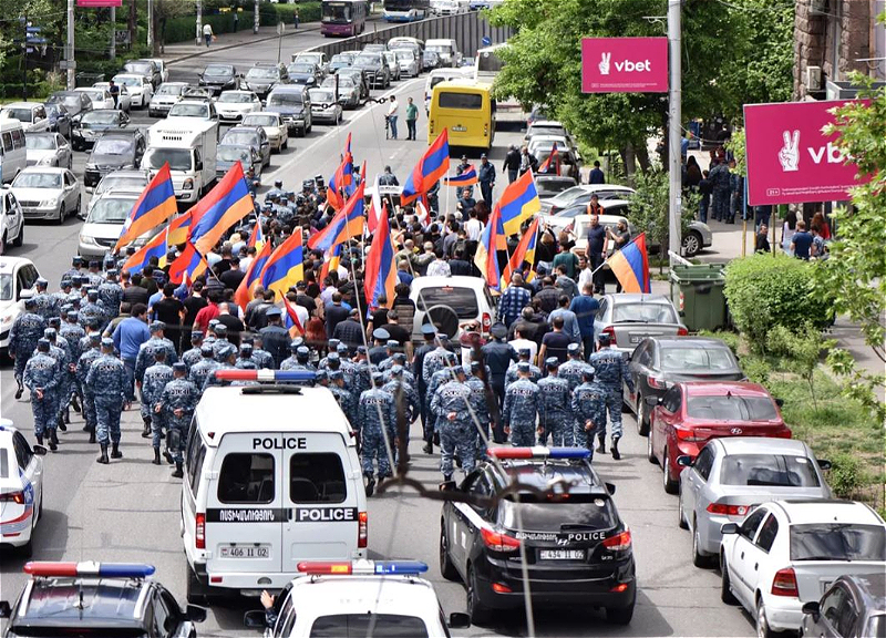 В Иреване возобновились акции протеста
