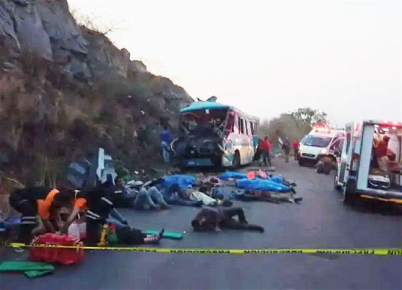 Meksikada avtobus qəzasında 14 nəfər ölüb, 20 nəfər yaralanıb