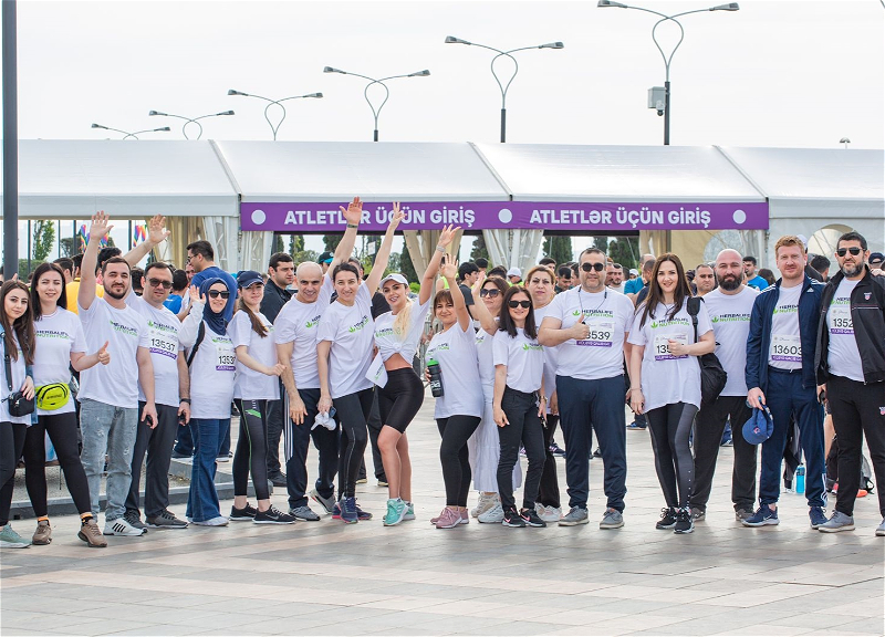 Победившие ветер: Более ста Независимых Партнеров Herbalife Nutrition приняли участие в Бакинском марафоне - ФОТО