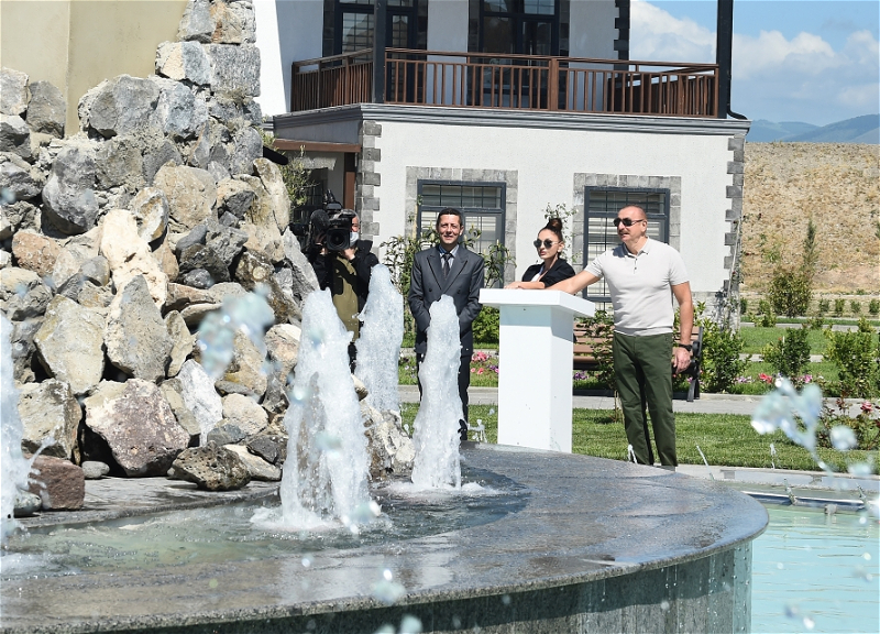 Ильхам Алиев и Мехрибан Алиева приняли участие в церемонии открытия первого этапа проекта «Умное село» - ФОТО