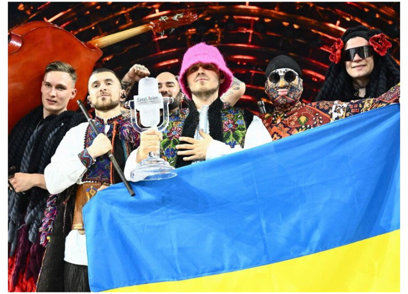 Организаторы «Евровидения» отреагировали на продажу группой «Kalush Orchestra» хрустального микрофона – ВИДЕО