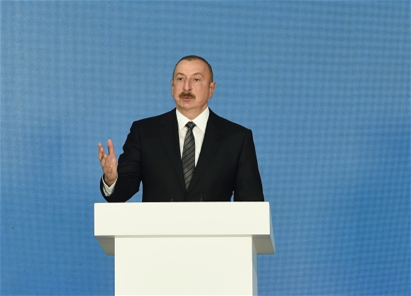 Ильхам Алиев: Азербайджан обладает широкими перспективами в производстве и экспорте возобновляемой энергии