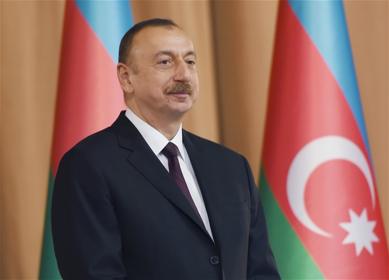 Президента Азербайджана продолжают поздравлять с Днем независимости
