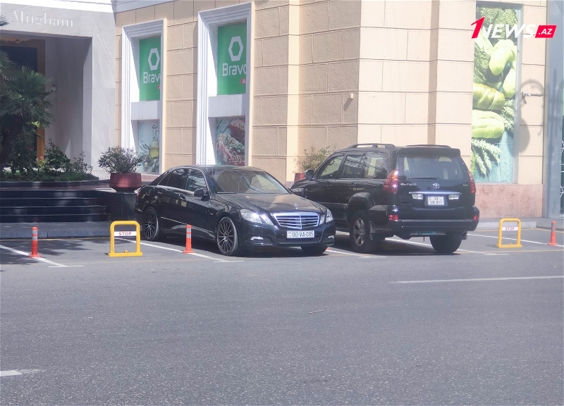 А автомобили все стоят: Как сейчас выглядит нашумевшая незаконная парковка в центре Баку – ФОТО