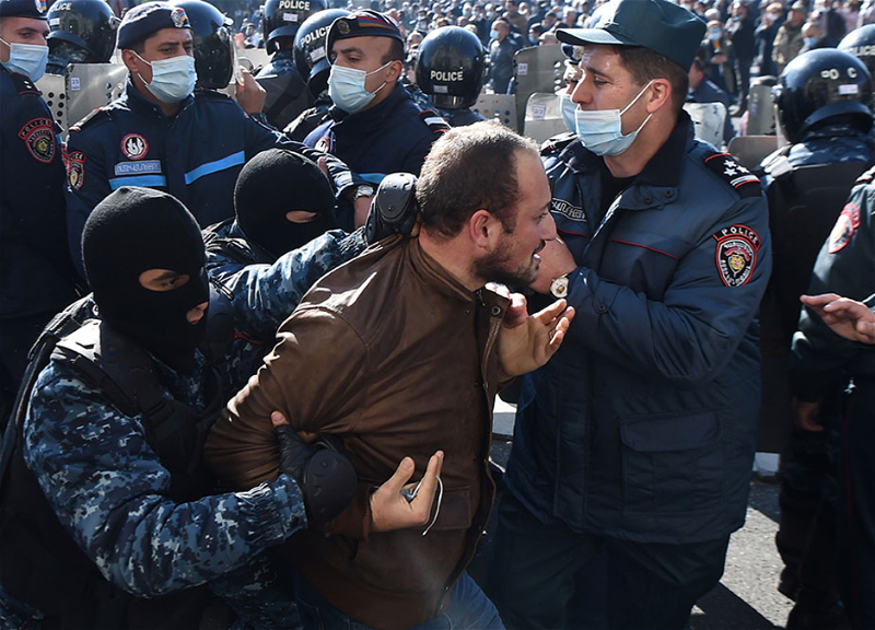 По делу о беспорядках у резиденции премьера Армении арестовали 10 человек