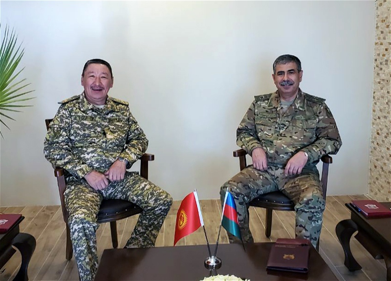 Состоялась встреча министров обороны Азербайджана и Кыргызстана – ФОТО