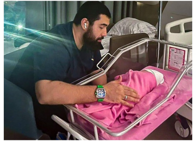 Jah Khalib впервые показал новорожденную дочь – ФОТО