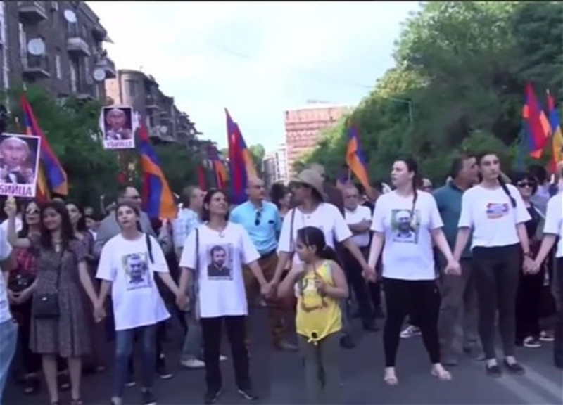 В Иреване звучат оскорбления в адрес Путина и Лаврова - ВИДЕО