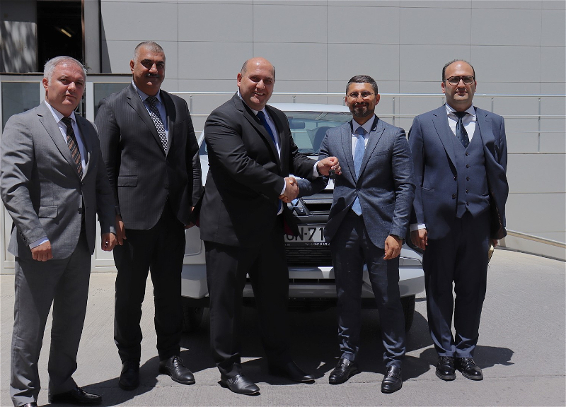 Фонд Возрождения Карабаха от имени донора подарил автомобиль представительству Президента в Карабахе - ФОТО