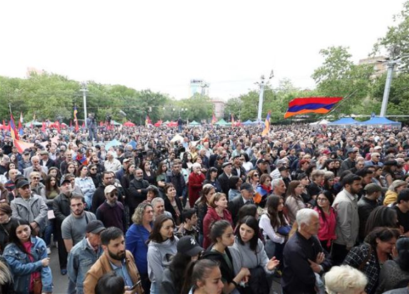 Армянская оппозиция решила убрать палатки в центре Иревана