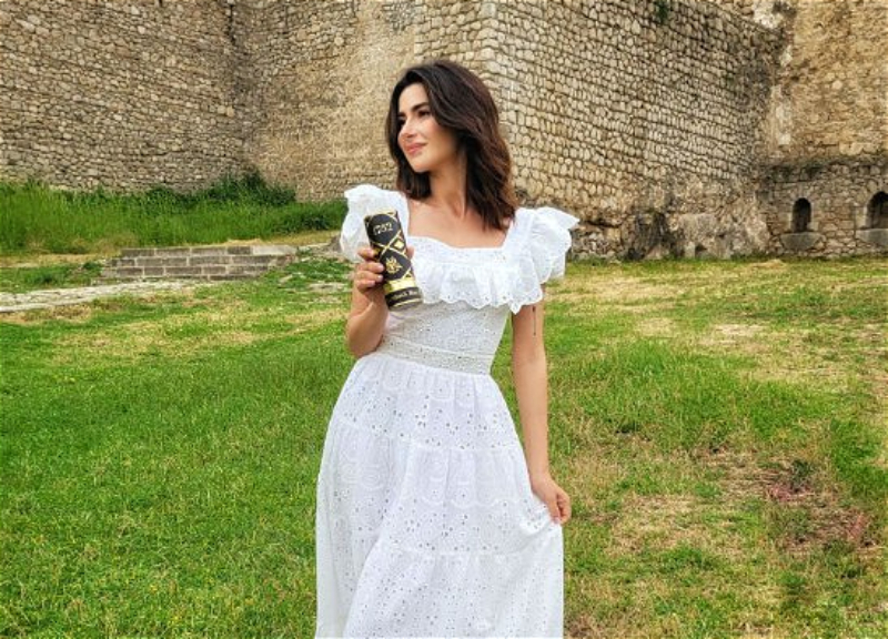 Несрин Джавадзаде на съемках первого рекламного видео в Шуше для Mugham Perfume «Karabakh Bouquet 1752» - ФОТО