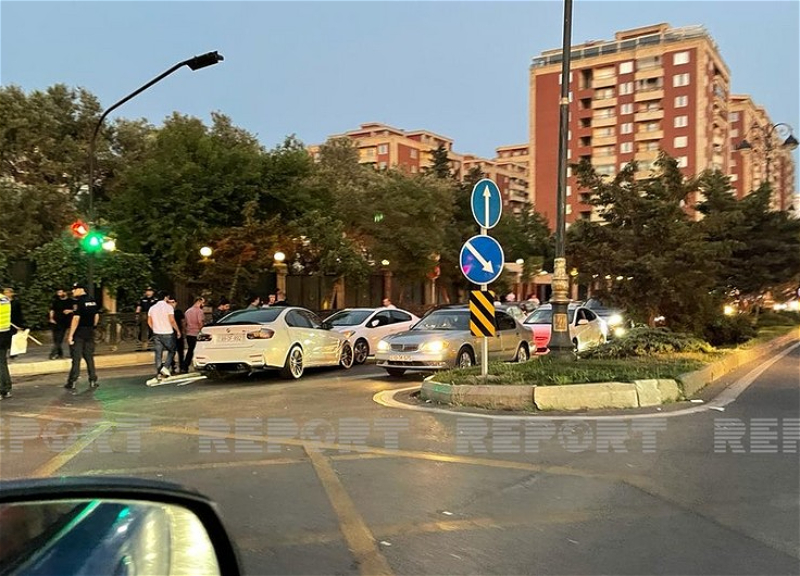 В Баку столкнулись три автомобиля, есть пострадавший - ФОТО