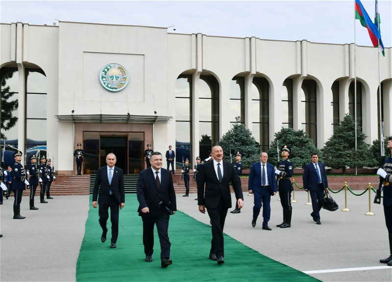 Президент Ильхам Алиев отправился из Ташкента в Ургенч - ФОТО