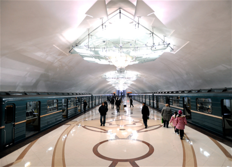 ​​​​​​​Очередной пассажирке стало плохо в Бакинском метро – ФОТО