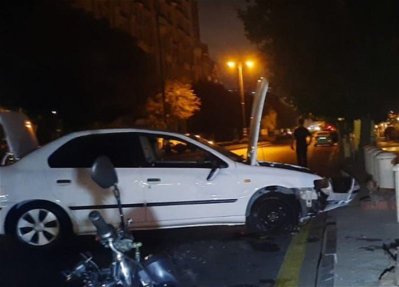 В Баку перевернулся автомобиль, есть пострадавшие - ФОТО