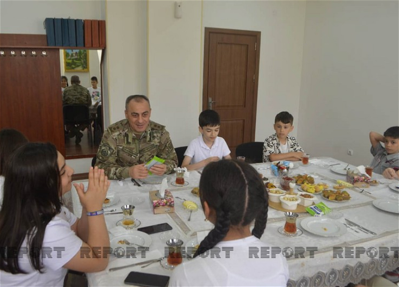Генерал-лейтенант Хикмет Мирзоев встретился с детьми шехидов – ФОТО