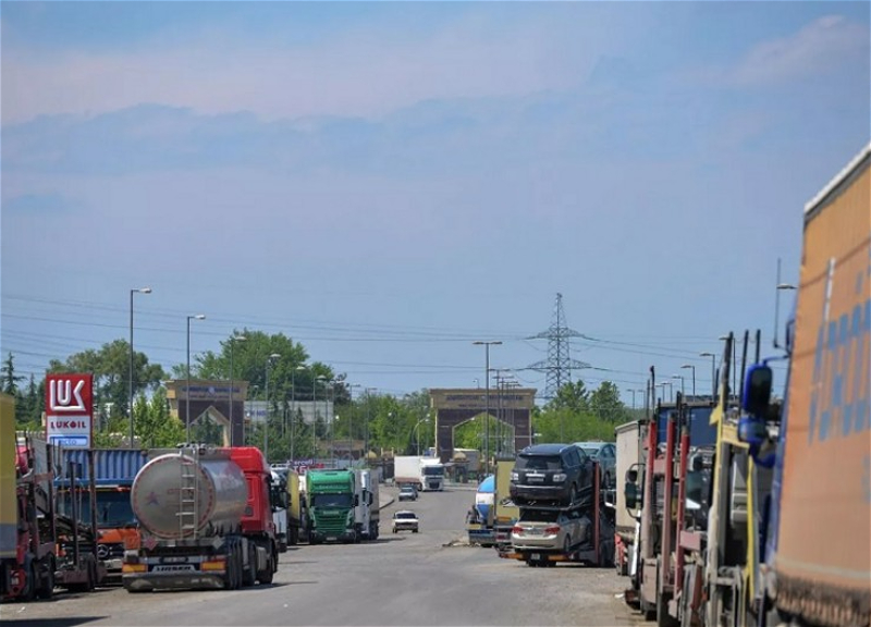 В Грузии посоветовали автомобилистам направляться в Россию через Азербайджан