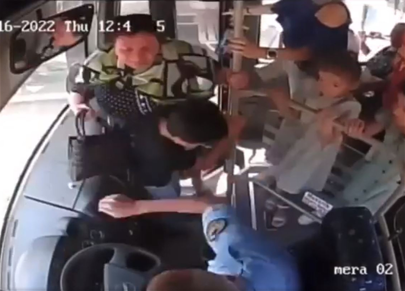 Задержан водитель, вытолкнувший пассажирку из автобуса - ВИДЕО – ОБНОВЛЕНО