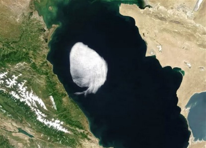 Спутник обнаружил над Каспийским морем очень странное облако: что говорят ученые – ФОТО