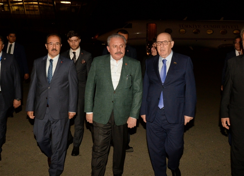 Председатель Великого Национального собрания Турции прибыл с визитом в Азербайджан