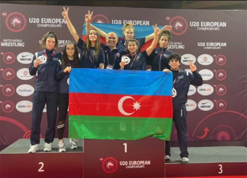 Женская сборная Азербайджана по борьбе побила рекорды в Риме