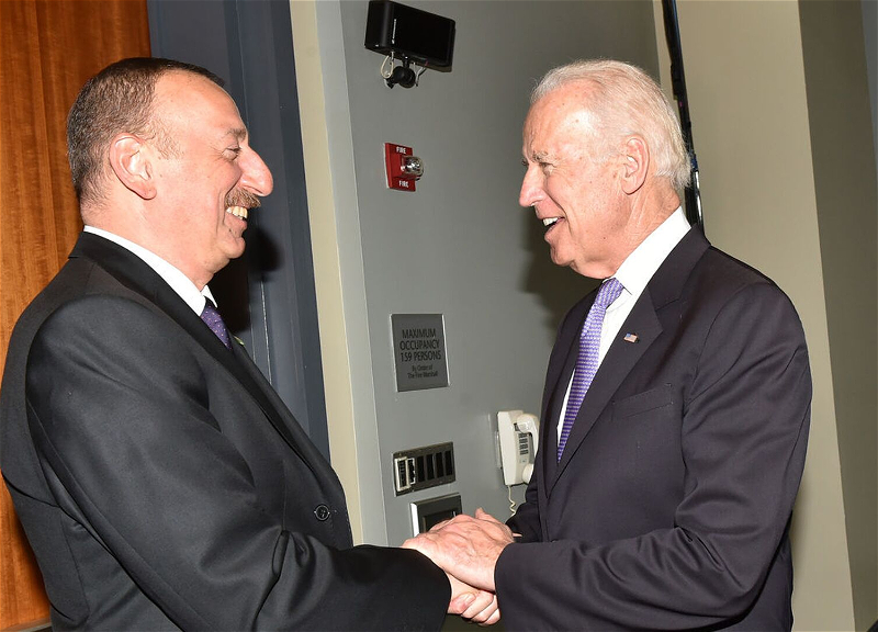 Ильхам Алиев поздравил Джо Байдена с Днем независимости