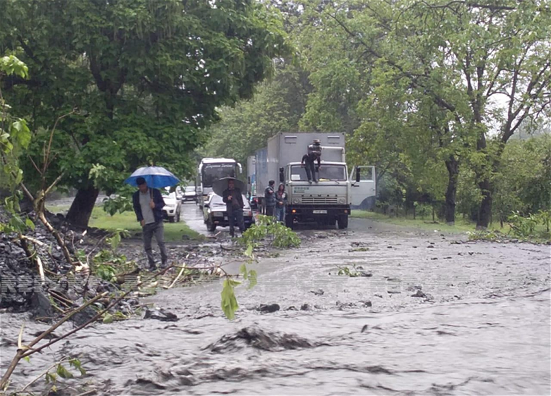 Села Загатальского района затоплены, перекрыта магистраль - ФОТО
