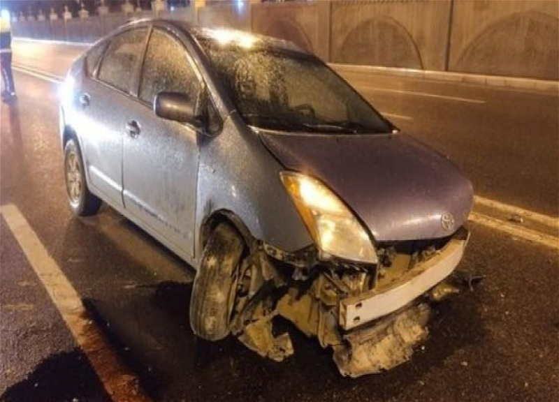 В Баку столкнулись две машины, есть погибшие и пострадавшие