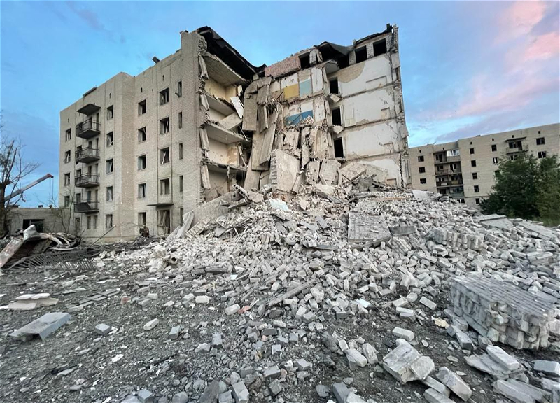 Три десятка человек остаются под завалами после ракетного удара по пятиэтажному зданию в Донецкой области - ФОТО
